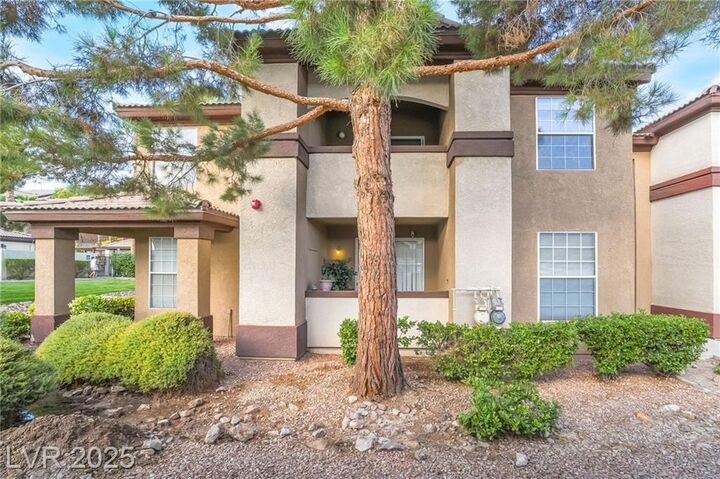 Property Photo: 231 West Horizon Ridge Parkway 921 NV 89012