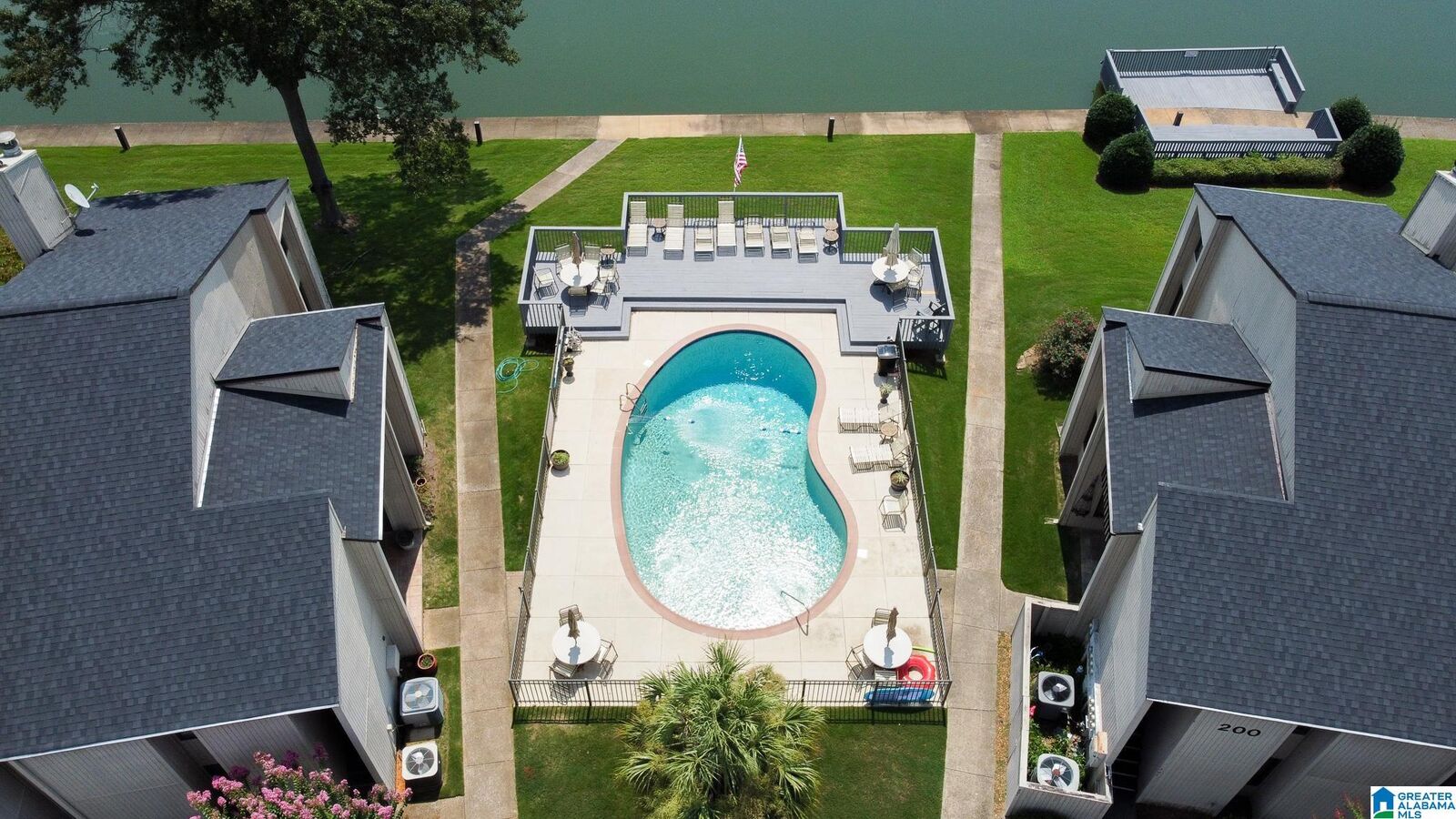 Property Photo: 402 Paradise Isle 402 AL 35135