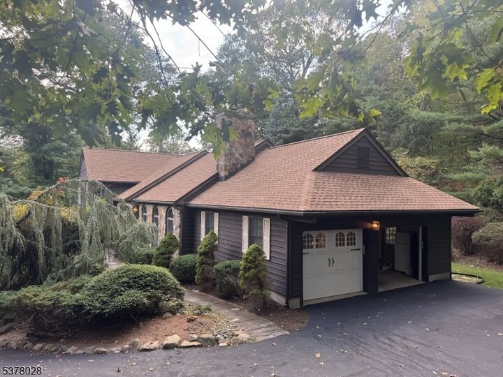 31 Cheyenne Dr  Montville Twp. NJ 07045 photo