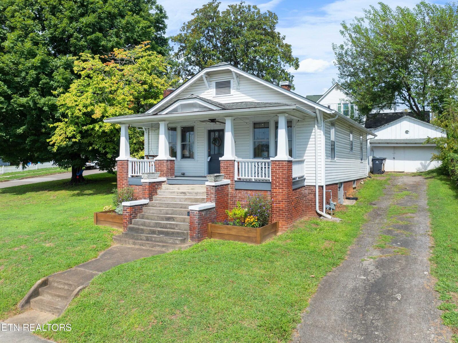 Property Photo:  305 E Emerald Ave  TN 37917 