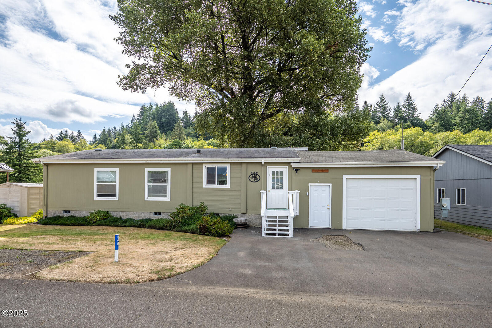 Property Photo: 640 Siletz River Drive OR 97380