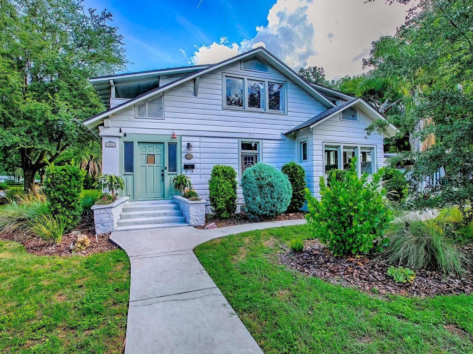 Property Photo: 351 W 10th Avenue FL 32757