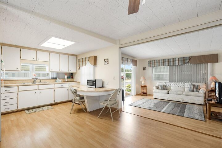 Property Photo:  5319 Chateau Lane  FL 34207 