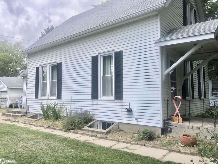 Property Photo:  1913 S 15th Street  IA 52601 
