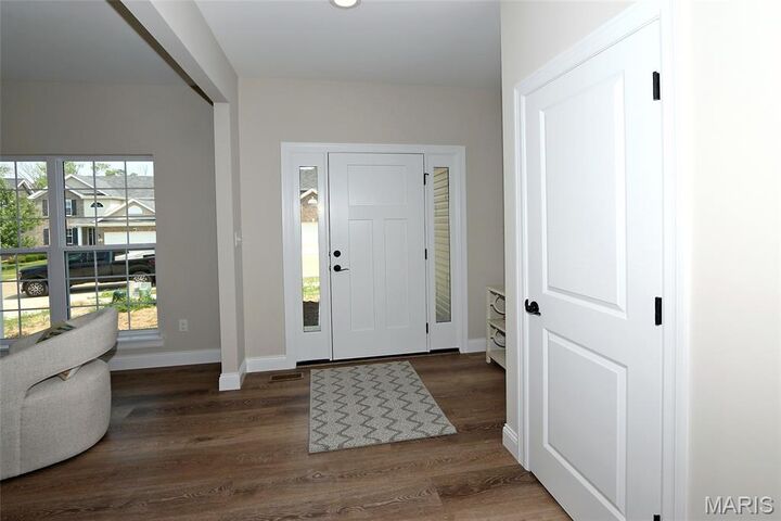 Property Photo: 2021 Maryland Oaks Circle MO 63146