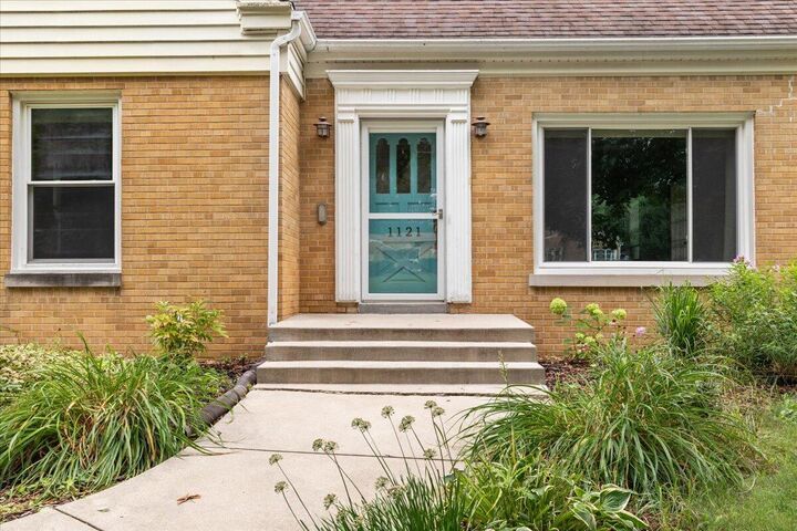 Property Photo:  1121 N 11th Ave  WI 53090 
