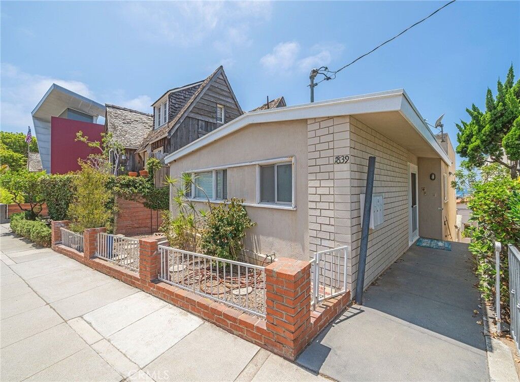 Property Photo: 1839 Manhattan Ave 1/2 CA 90254