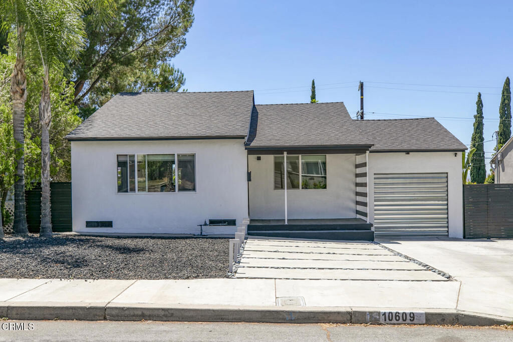 Property Photo: 10609 Fernglen Avenue CA 91042