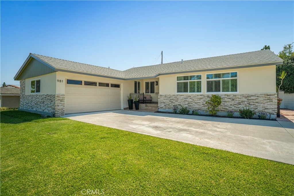 Property Photo:  981 Russell Street  CA 90631 