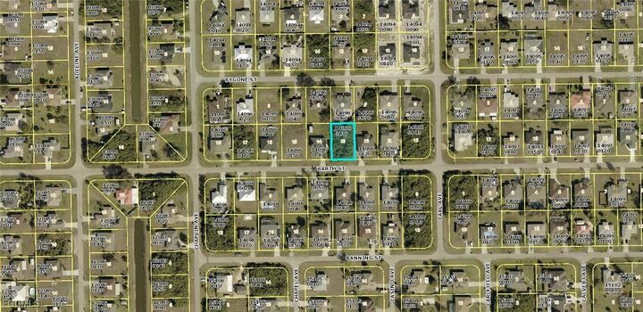 Property Photo: 5006 Barth Street FL 33971