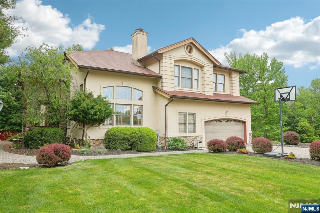Property Photo:  45 Dykers Farm Road  NJ 07508 