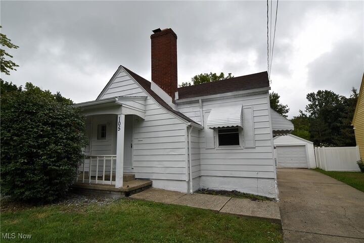 Property Photo: 105 S Hazelwood Avenue OH 44509