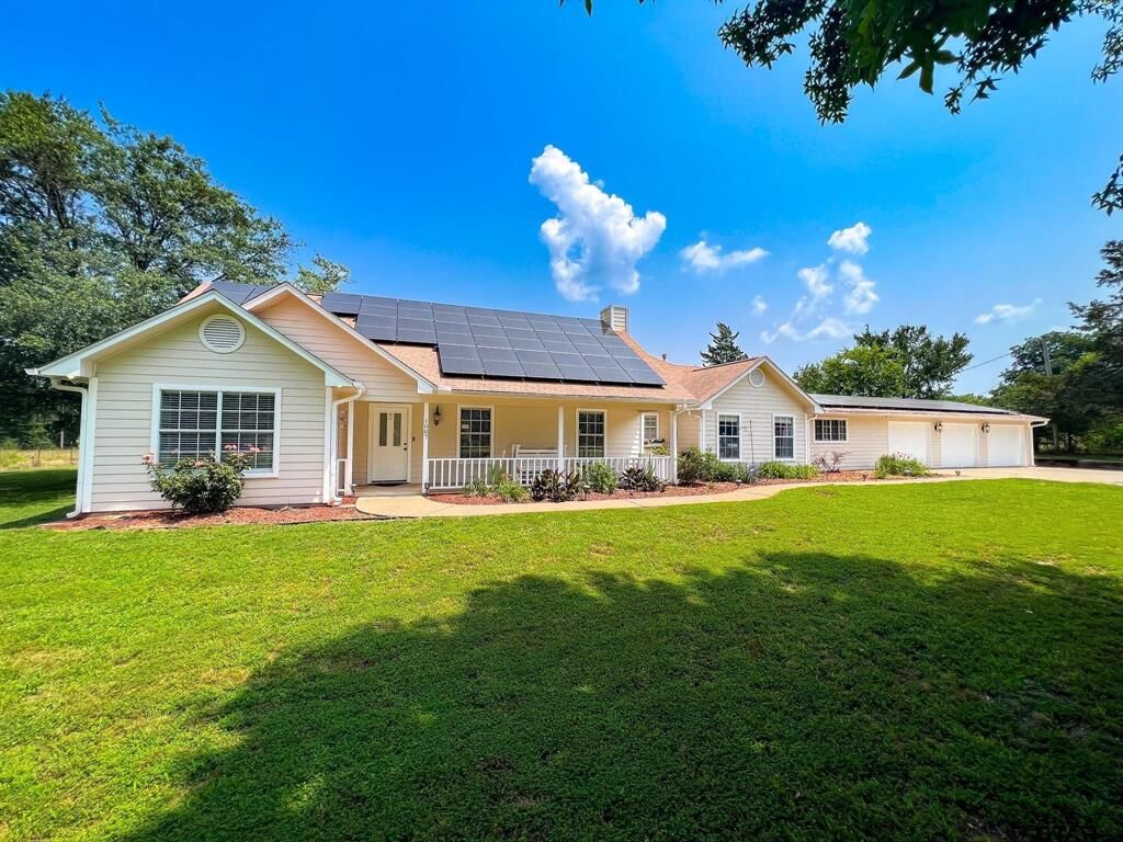 Property Photo: 1007 County Road NE 2010 TX 75457