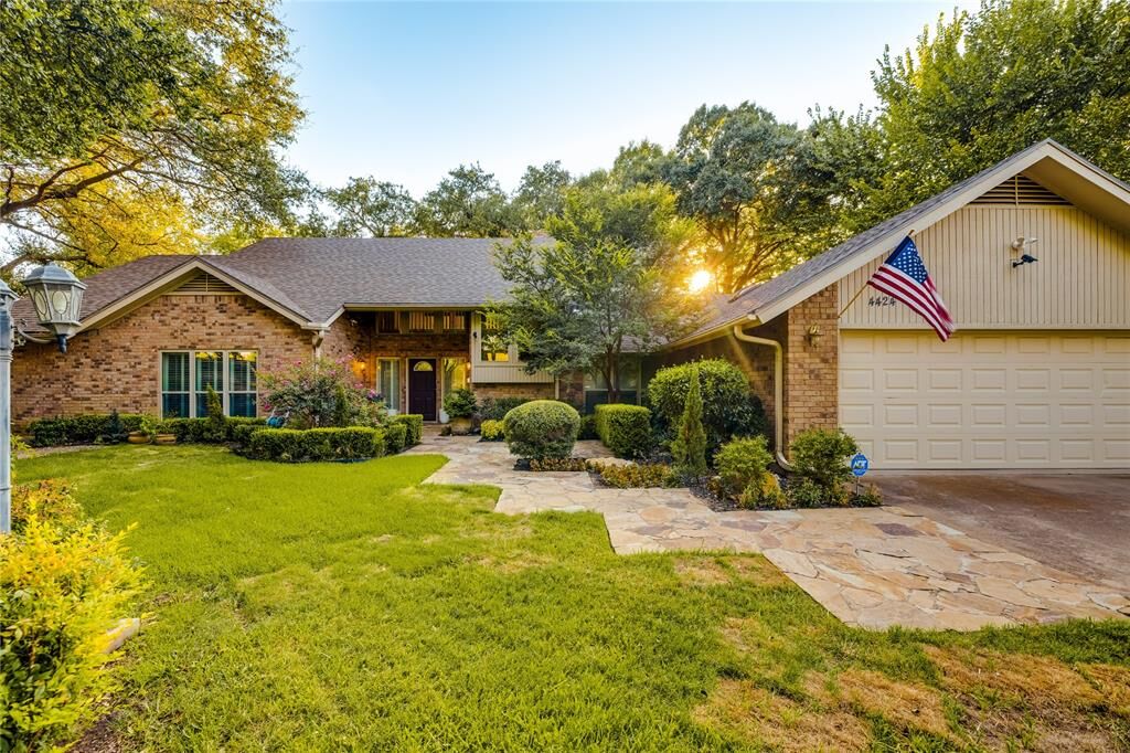 Property Photo: 4424 Westridge Avenue TX 76116