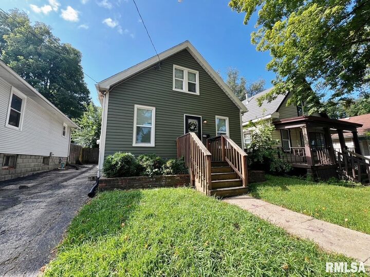 Property Photo: 600 E Maywood Avenue IL 61603
