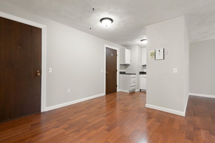 Property Photo: 420 Great Rd B3 MA 01720