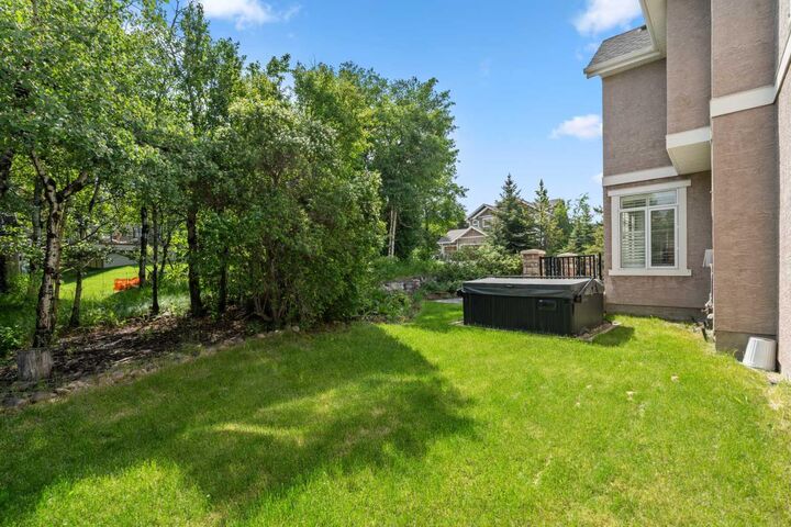 Property Photo:  15 Spring Willow Way SW  AB T3H 5Z3 