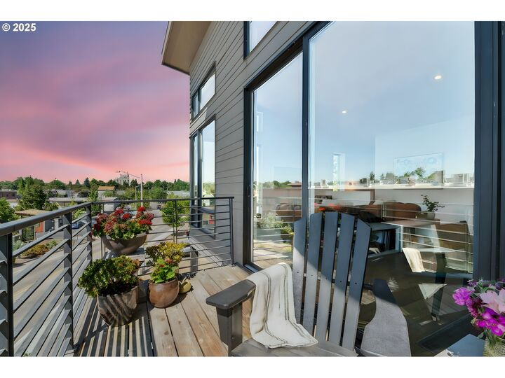 Property Photo: 147 Shelton McMurphey Blvd OR 97401