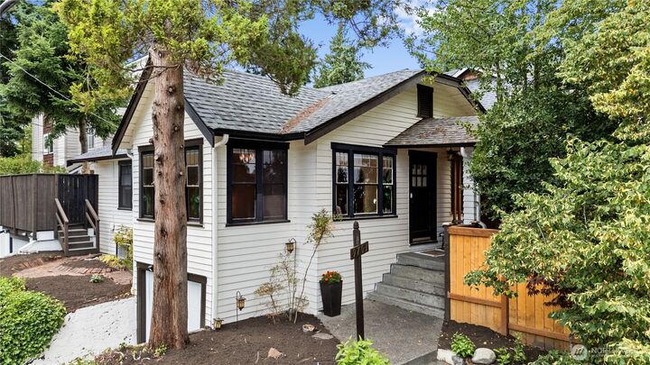 9701  Roosevelt Way NE  Seattle WA 98115 photo