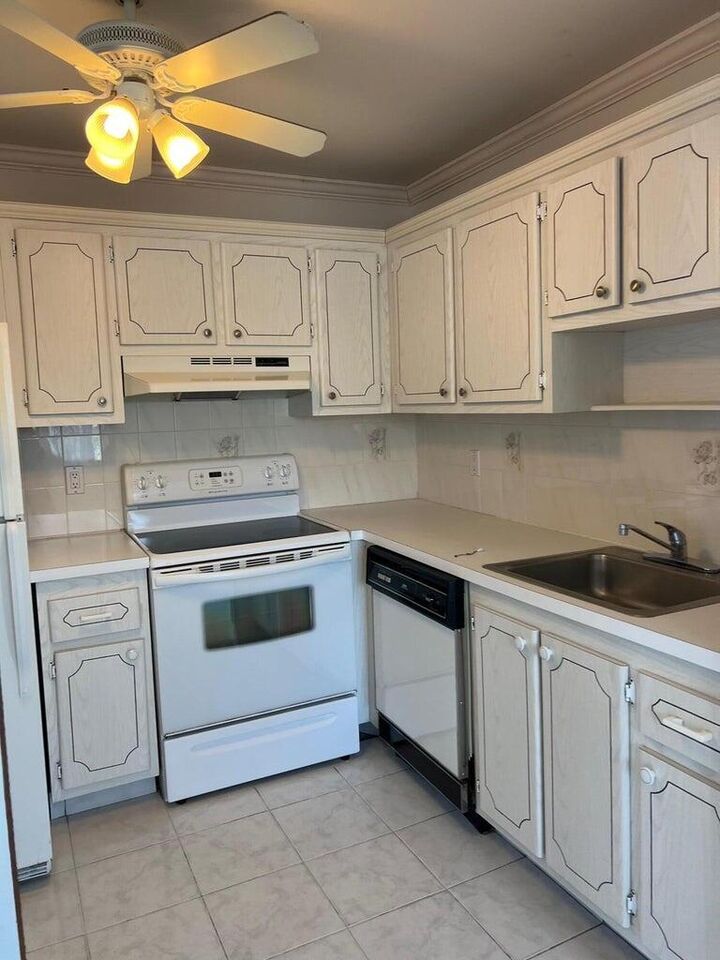 Property Photo: 371 Flanders H 371 FL 33484