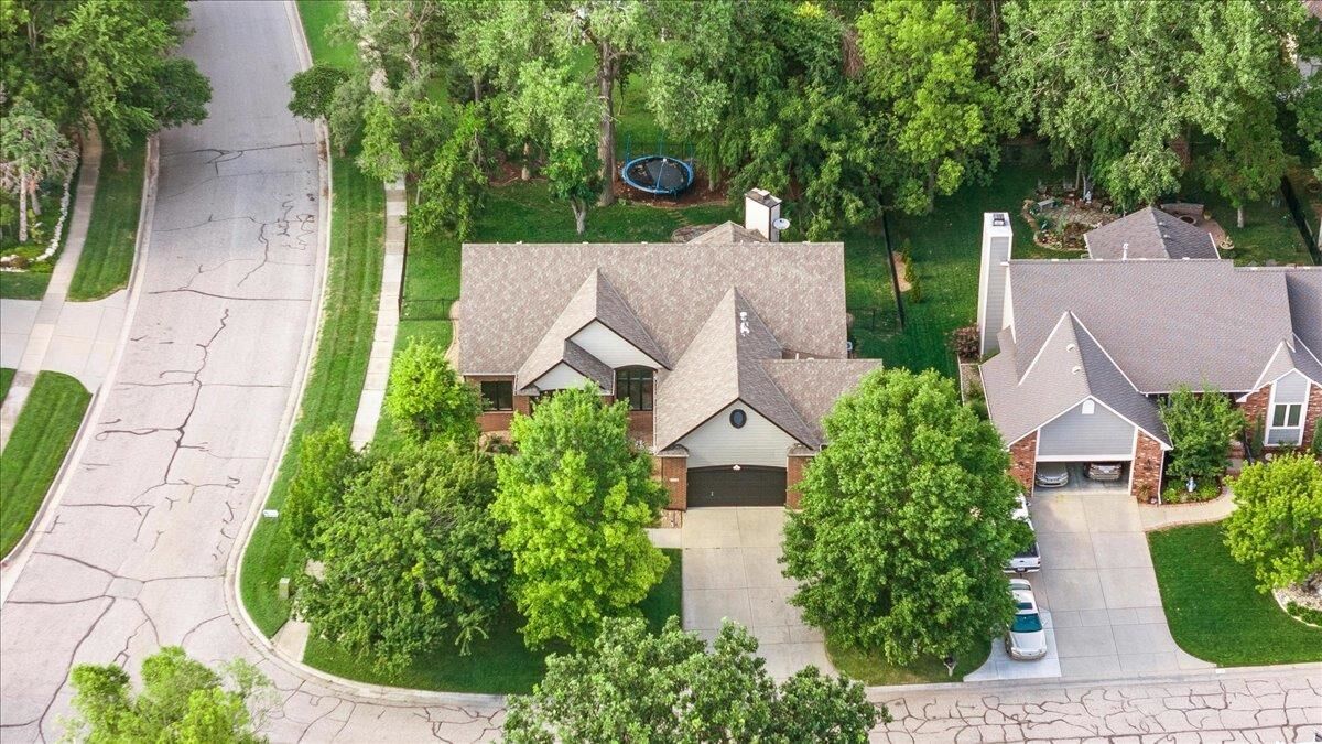 Property Photo: 7714 W Quail Run KS 67205