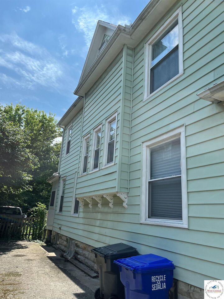 305 W 5th  Sedalia MO 65301 photo