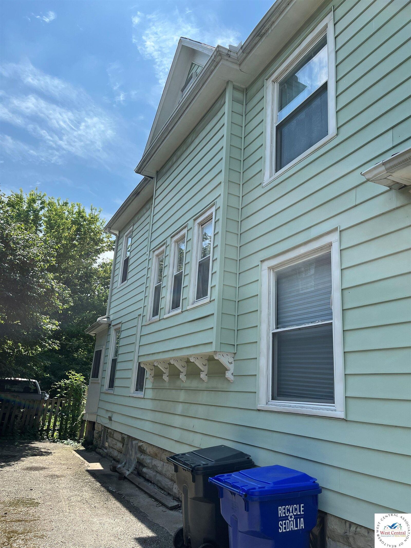 Property Photo: 305 W 5th MO 65301