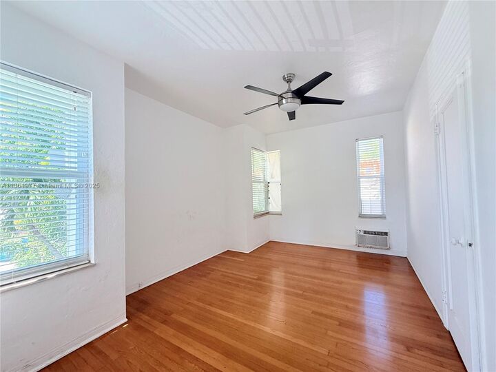Property Photo: 315 W 28th St 3 FL 33140