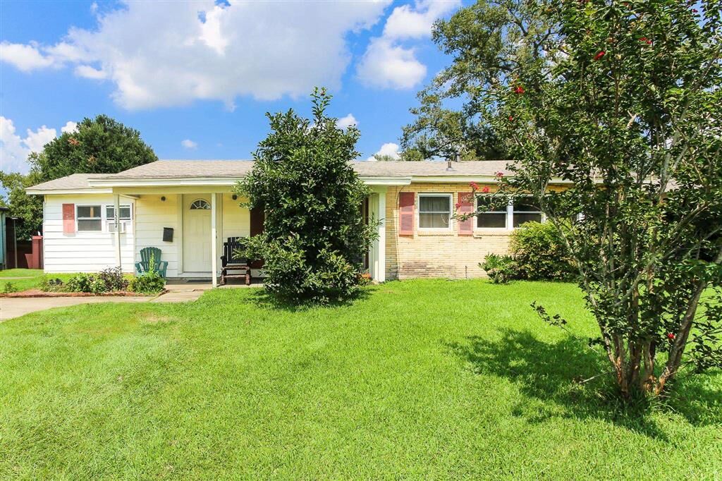 Property Photo:  1517 Tennessee Street  LA 70607 