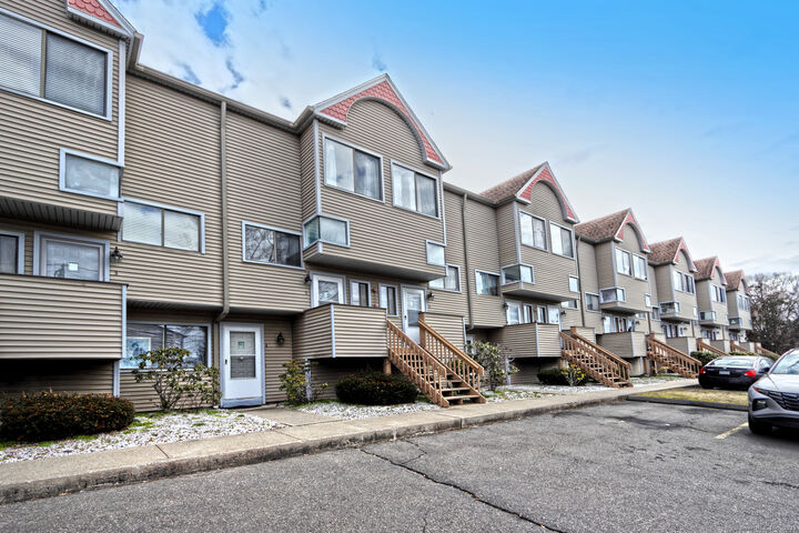 Property Photo: 40 Crest Street Apt 5 CT 06516