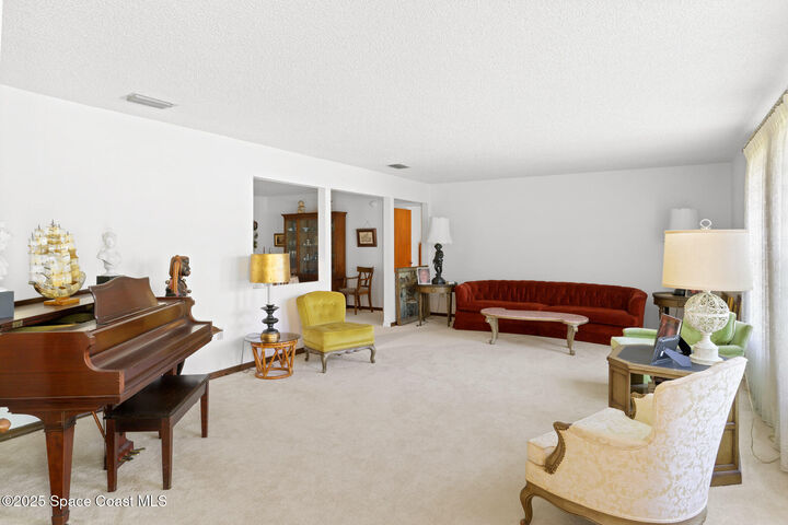 Property Photo: 3506 Travis Place FL 32780