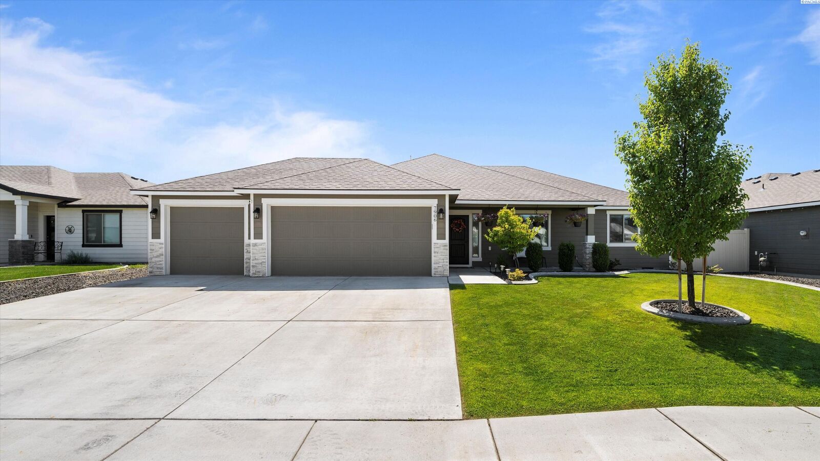 Property Photo: 7906 Babine Dr WA 99301