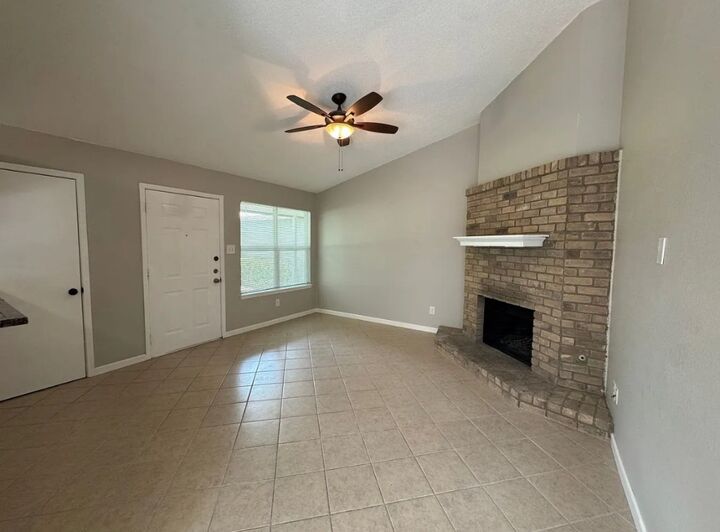Property Photo: 215 Greenlawn Boulevard TX 78664