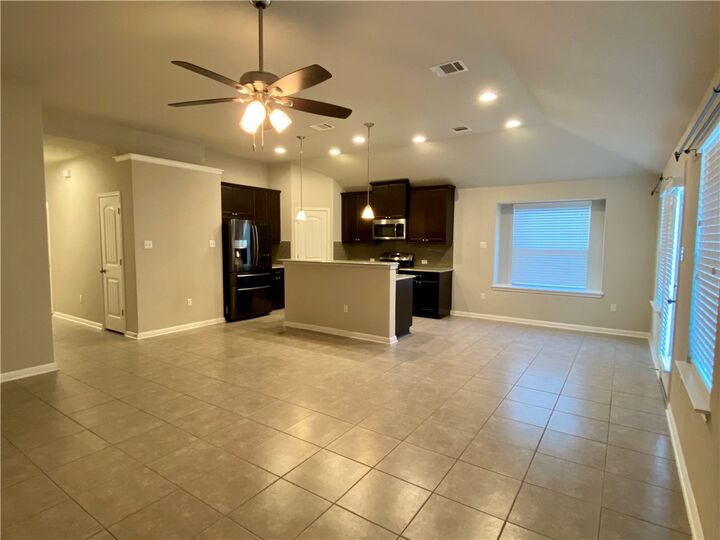 Property Photo: 7208 Longford Trail TX 78754