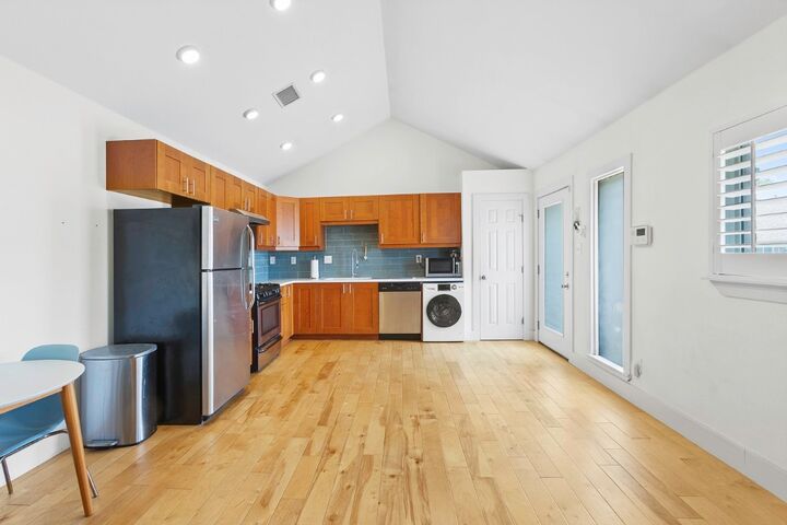 Property Photo: 1307 E 52nd Street 5 TX 78723