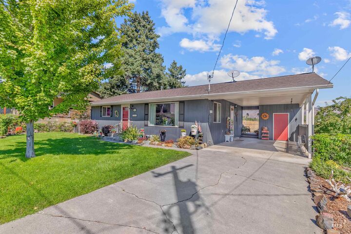 Property Photo: 1212 21st Avenue WA 99403