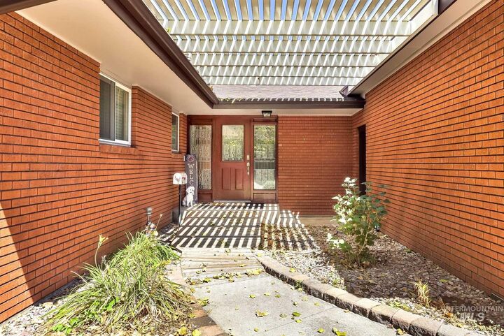 Property Photo: 5816 W Poplar Dr ID 83704-7633