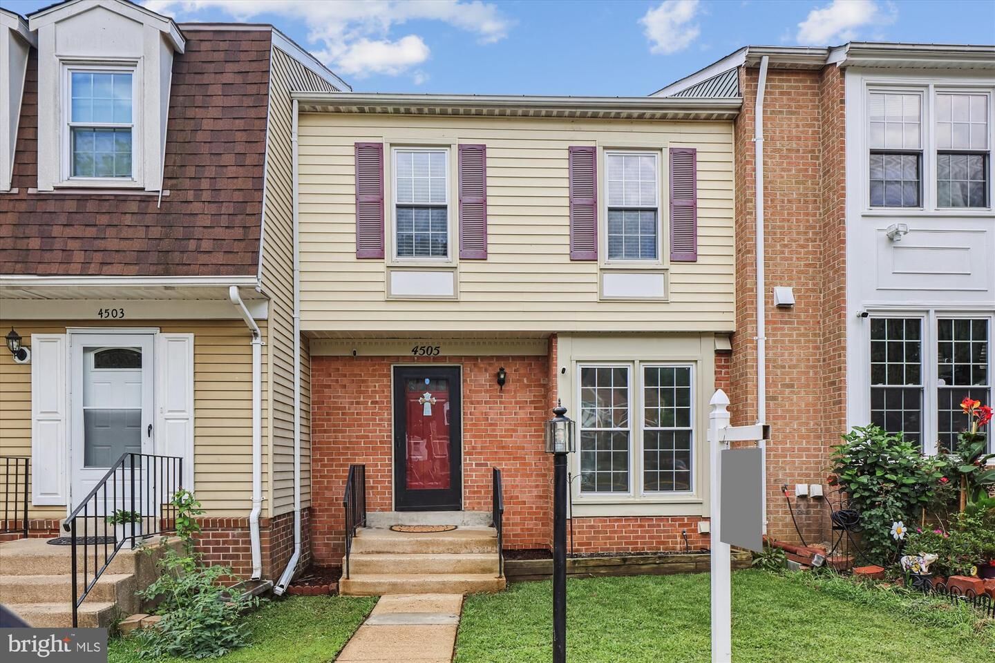 Property Photo: 4505 Canary Court VA 22193