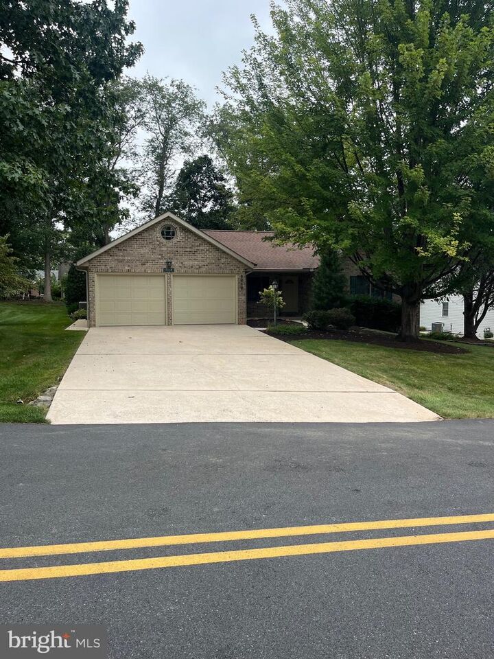 7010 Fairway Oaks  Fayetteville PA 17222 photo