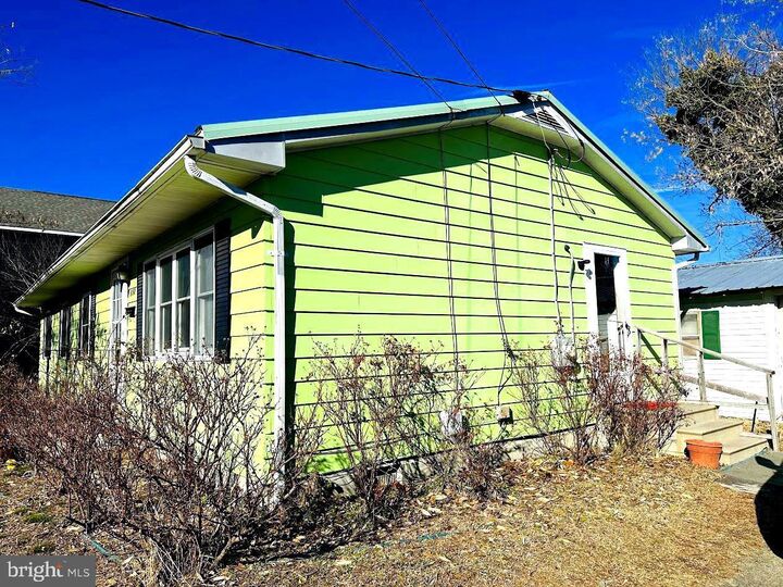 Property Photo:  728 Woolford Street  DE 19973 