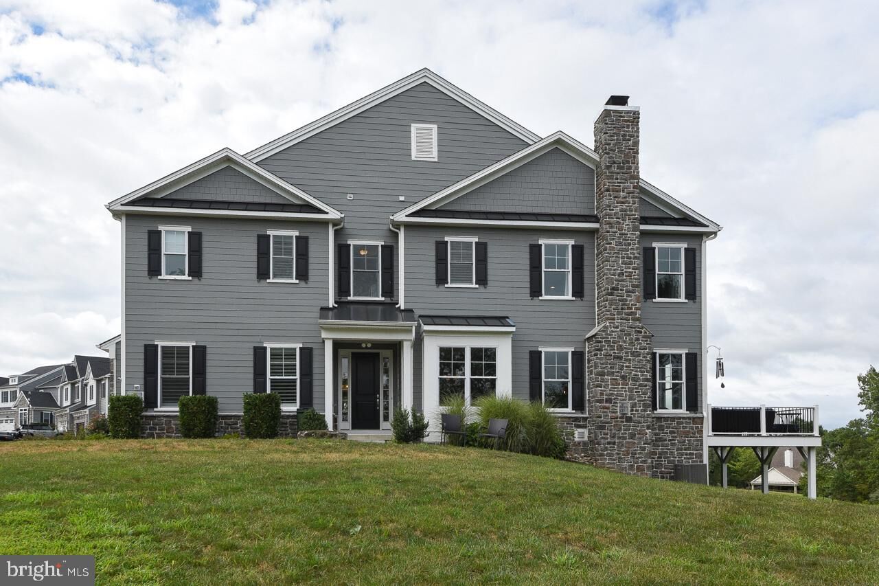 Property Photo:  8 Elizabeth Lane  PA 18901 