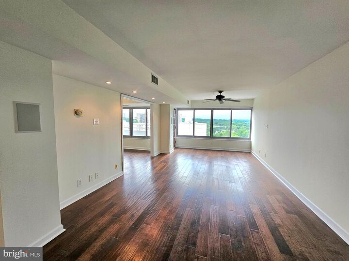 5340 Holmes Run Parkway 1410  Alexandria VA 22304 photo