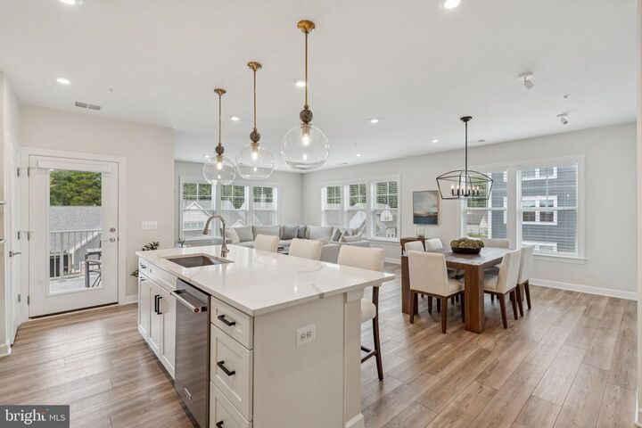 Property Photo: 21630 Hawksbill High Circle 302 VA 20164