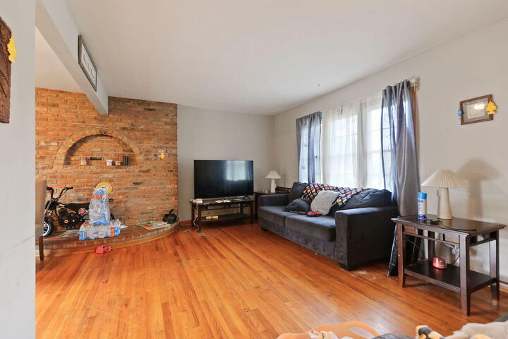 Property Photo:  2420 White Gate Dr  MO 65202 