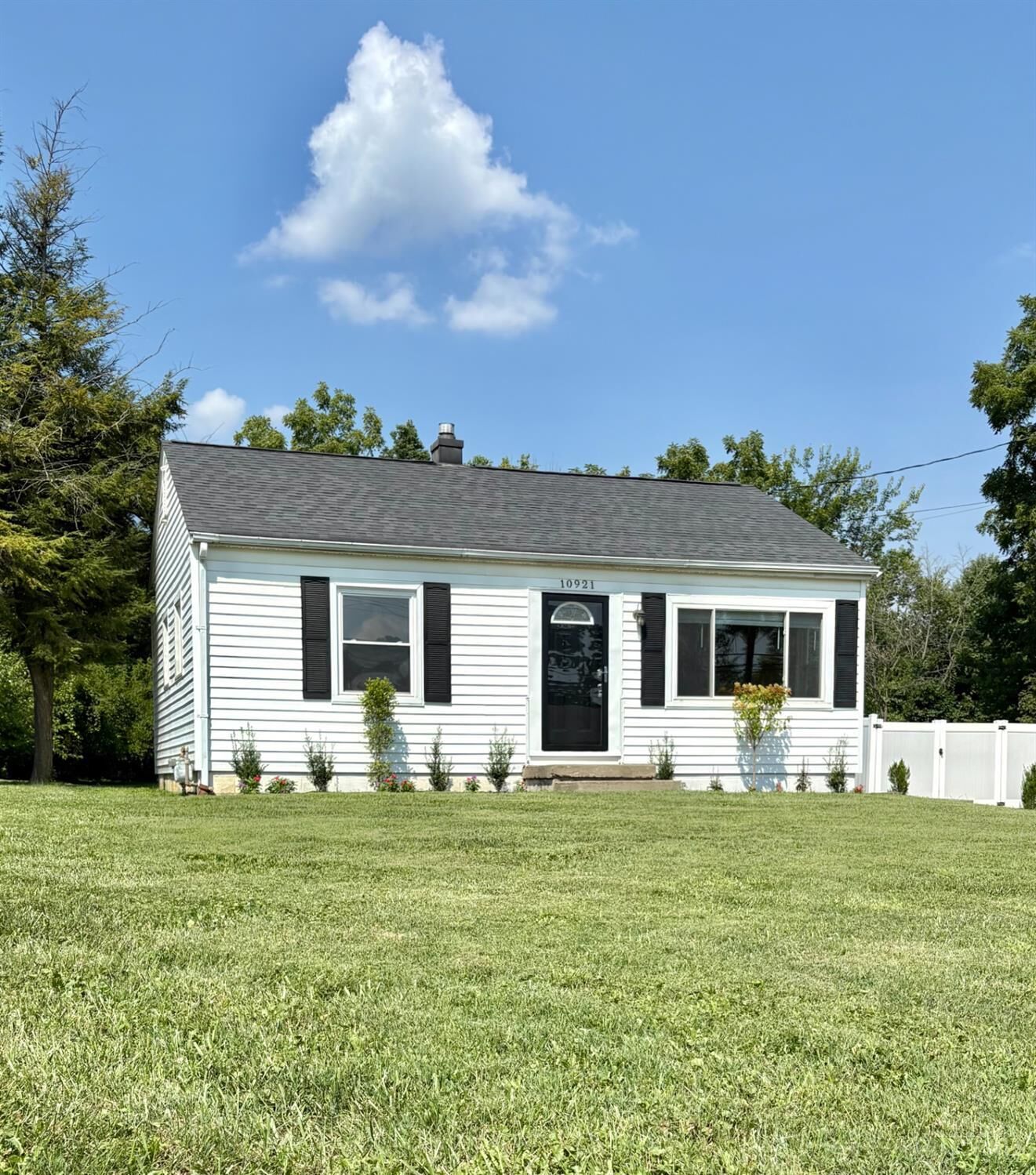 Property Photo: 10921 Chester Road OH 45246