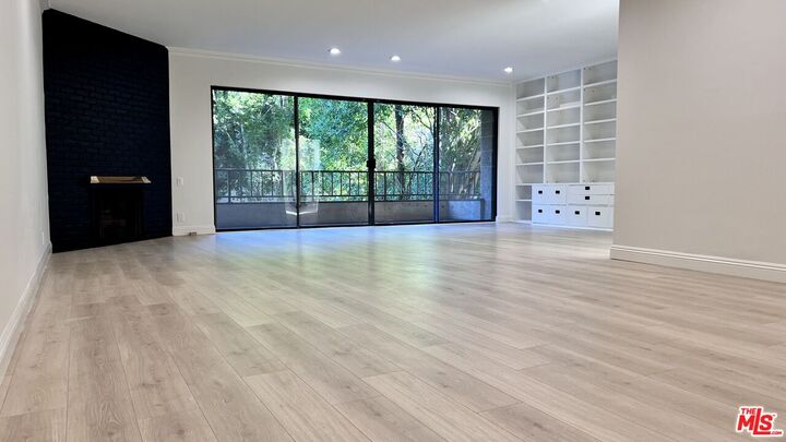 1124 N Kings Rd  West Hollywood CA 90069 photo