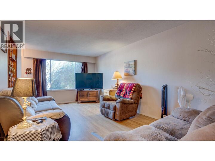 Photo de la propriété:  3303 Belaire Drive  BC V0E 1B4 