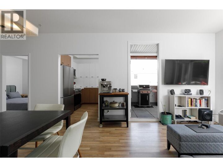 Property Photo: 1550 Dickson Avenue 110 BC V1Y 9Y8