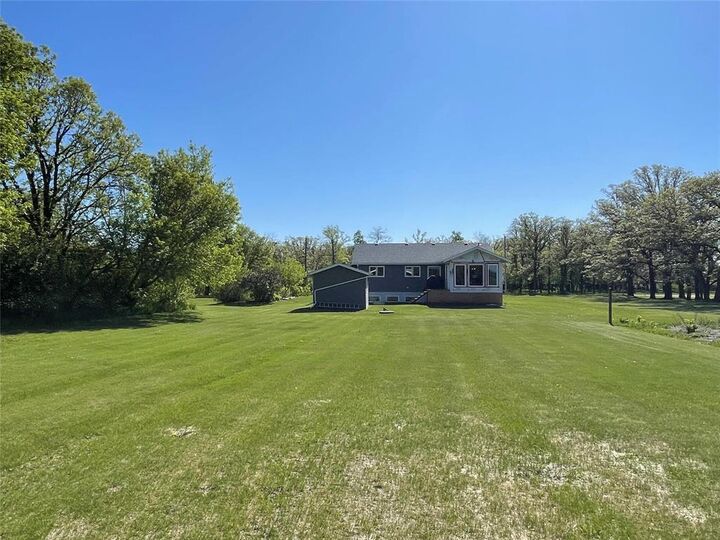 Property Photo: 89 Oak Street MB R0H 1L0