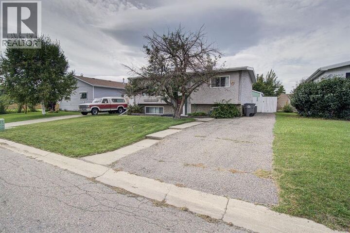 Property Photo: 32 Willow Road AB T0L 0T0